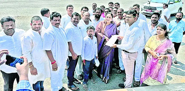 రైతులకు పరిహారం ఇప్పించాలని వినతి