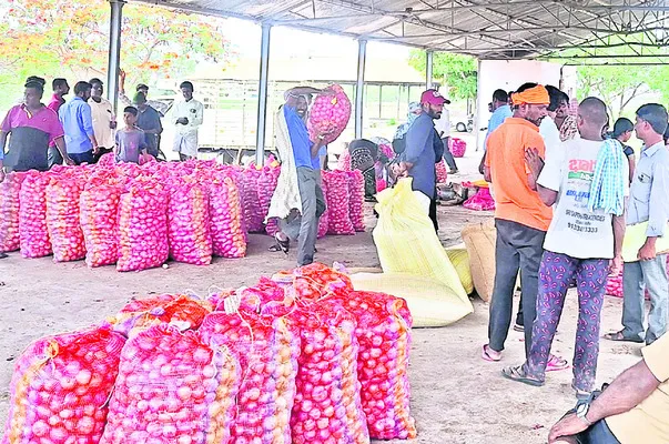 ఉల్లి క్వింటా రూ.1,900