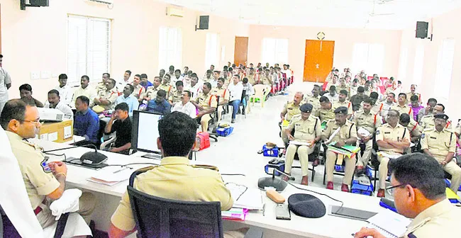 పోలీస్ ప్రతిష్టకు   భంగం కలిగిస్తే చర్యలు