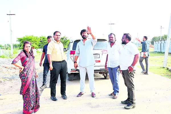 అభివృద్ధి పనులు పూర్తిచేయాలి