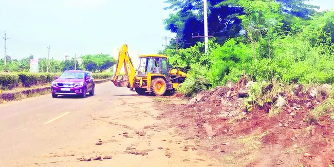 క్షేత్ర రహదారికి మరమ్మతులంటూ.. మాయ