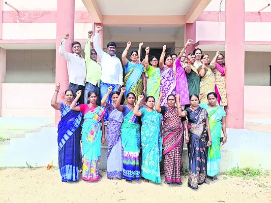 సమగ్ర శిక్ష ఉద్యోగులకు వేతనాలు చెల్లించాలి 