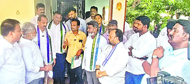 అధికారులు స్పందించ లేదు