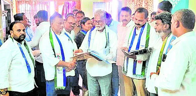 ప్రైవేటు ఆసుపత్రి ఖర్చులు భరించలేం
