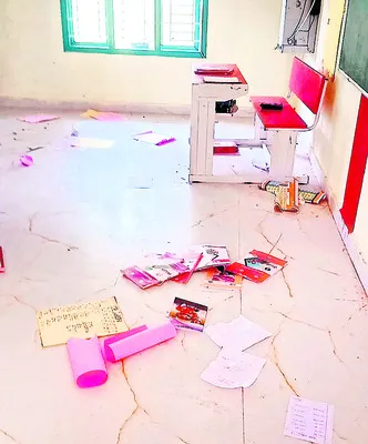 పాఠశాలలో మందుబాబుల వికృత చేష్టలు