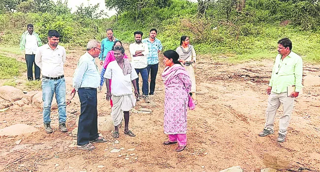 కలెక్టర్‌ ఆదేశాలతో కదలిన యంత్రాంగం 