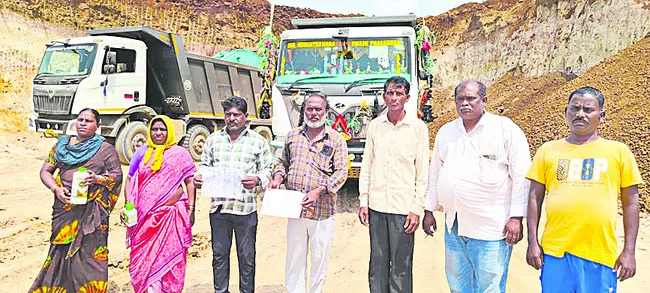 మట్టి తవ్వకాలు ఆపేయండి 