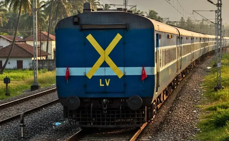 రైలు వెనుక 'X' గుర్తు కనిపించకపోతే డేంజరే..!