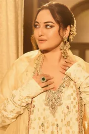 Sonakshi Sinha Reacts To Pregnancy Rumours In social media2