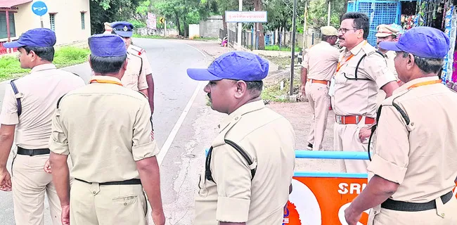 ఈగలపెంట వద్ద..