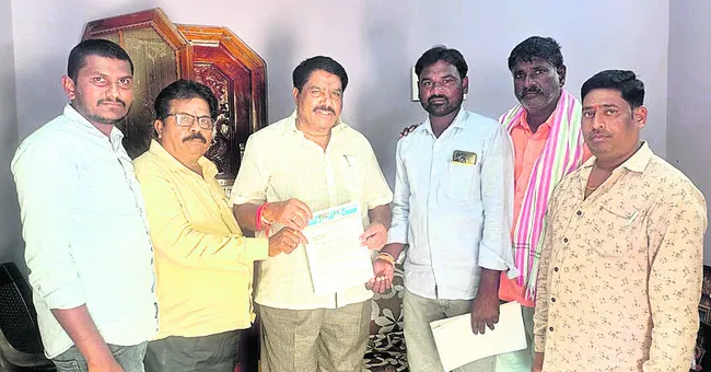 ‘బీసీ బంద్కు మద్దతు ఇవ్వండి’