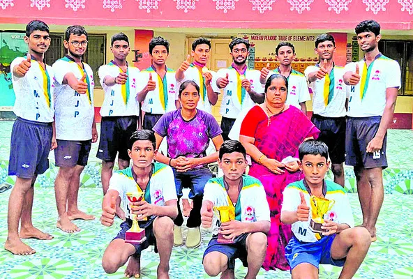 జిల్లా స్థాయి పోటీలకు గురుకుల విద్యార్థులు