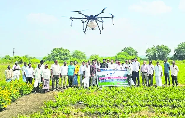డ్రోన్ పిచికారీతో సమయం ఆదా