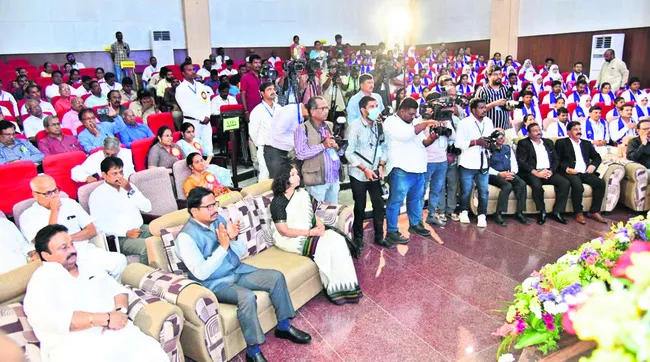 విలువలు పెంపొందించుకోవాలి