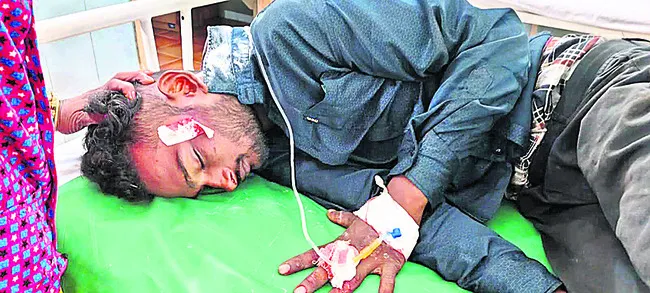 వేర్వేరు రోడ్డుప్రమాదాల్లో ముగ్గురికి గాయాలు
