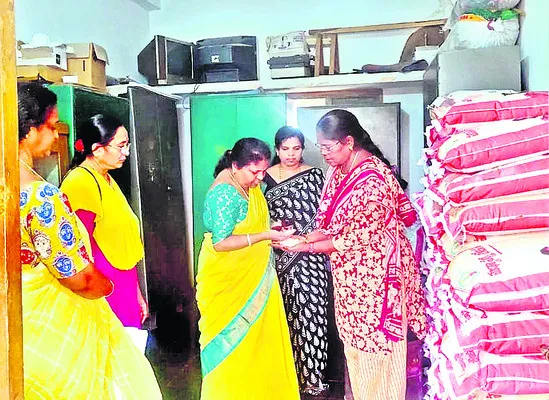 సేవాసదన్లో లోటుపాట్లు సరిచేయండి