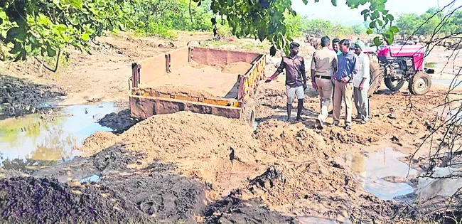 ఇసుకాసురులు!