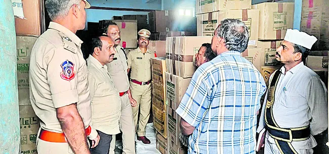 బాణసంచా దుకాణాలకు అనుమతులు తప్పనిసరి