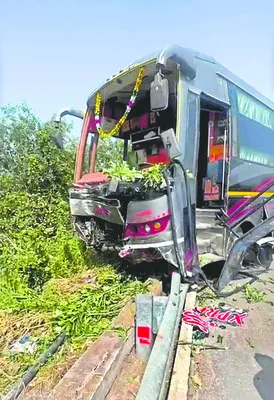 ప్రైవేట్ బస్సు బీభత్సం