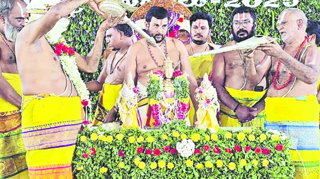 వైభవంగా తిరుమంజన సేవ