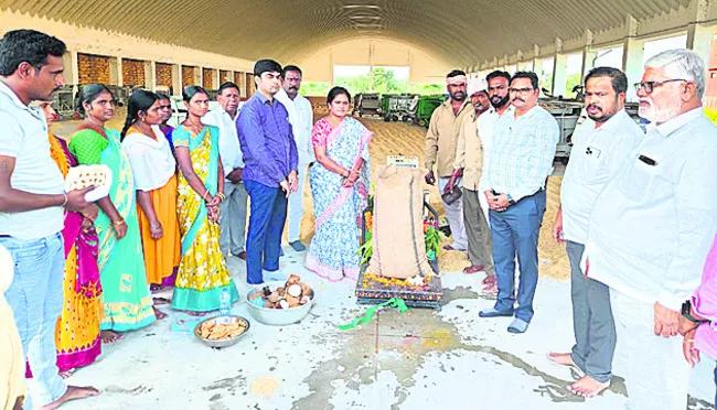కొనుగోలు కేంద్రాలను సద్వినియోగం చేసుకోవాలి