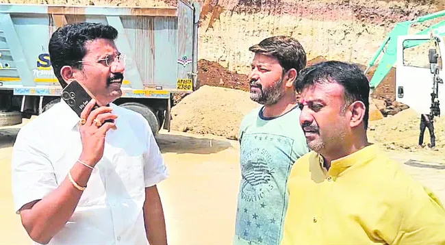 అభివృద్ధి పేరుతో వనరుల లూటీ