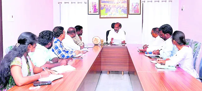 ఇందిరమ్మ ఇళ్ల నిర్మాణాలు పూర్తి చేయాలి