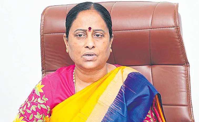 Minister Konda Surekha meet with Meenakshi and Bhatti Vikramarka and Mahesh Kumar