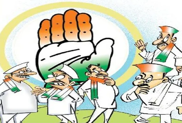 డీసీసీ అధ్యక్ష పీఠానికి పోటాపోటీ