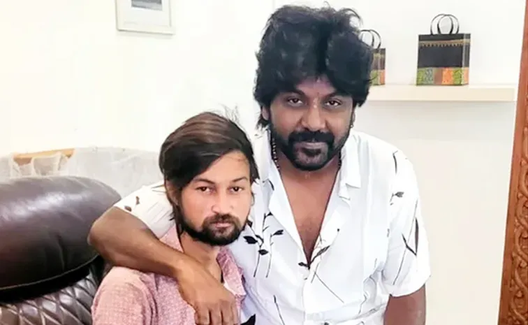 నడవలేని స్థితిలో ఒకప్పటి చైల్డ్‌ ఆర్టిస్ట్‌.. రాఘవతో ఫోటో