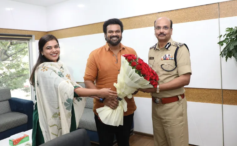 డీజీపీని కలిసిన మంచు మనోజ్ దంపతులు