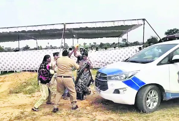 మహిళారైతు ఆత్మహత్యా యత్నం