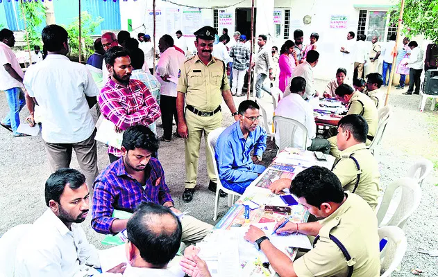 2వేలు దాటిన వైన్స్‌ దరఖాస్తులు