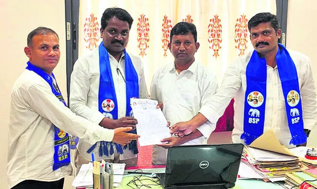 ప్రభుత్వ భూమిని స్వాధీనం చేసుకోవాలి