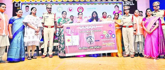 బాలికలు అభివృద్ధి పథంలో సాగాలి