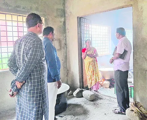 ఎడ్యుకేషన్‌ హబ్‌లో ఎంఈఓ విచారణ
