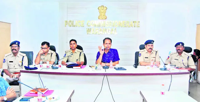 బాణసంచా వ్యాపారంలో భద్రత పాటించాలి
