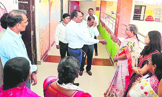 విద్యార్థి మృతిపై ఎస్సీ కమిషన్ విచారణ