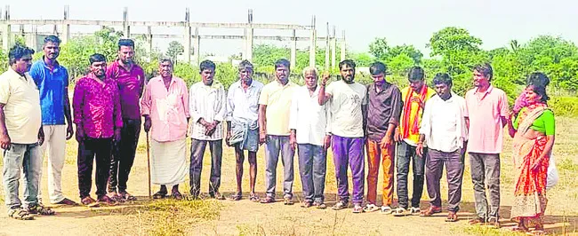 మా భూముల జోలికొస్తే ఊరుకోం