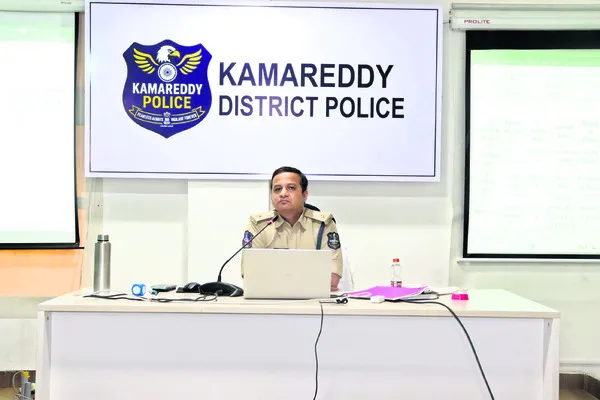 కేసులు పెండింగ్లో ఉంచొద్దు