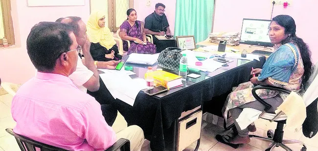 విధులు నిర్వహిస్తున్న ప్రాంతాల్లోనే నివాసం