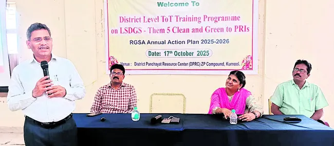 మండలానికి ఒక స్వచ్ఛ రథం