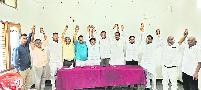 బీసీ రిజర్వేషన్లకే అడ్డంకులెందుకు?