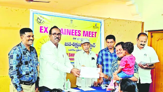 మహిళలు పారిశ్రామిక రంగంలోనూ అభివృద్ధి చెందాలి