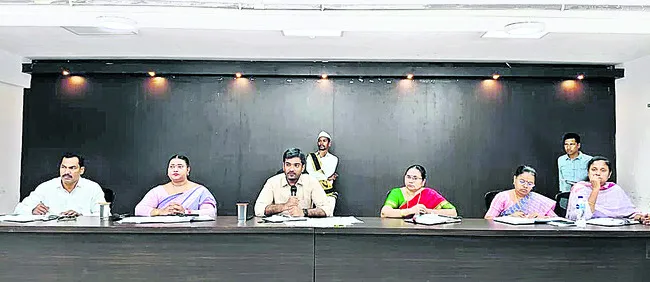 విద్యార్థుల ఆరోగ్య బాధ్యత గురువులదే