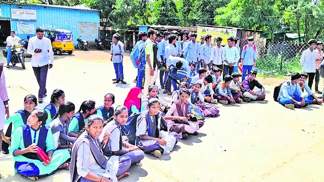 గ్రామాలకు ఆర్టీసీ బస్సులు నడపాలి