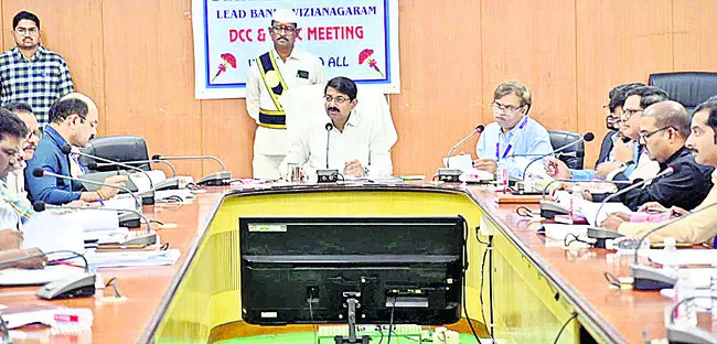 రుణాల రికవరీపై దృష్టి పెట్టాలి