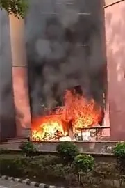 Massive Fire Breaks Out At Mps Staff Quarters In Delhi2