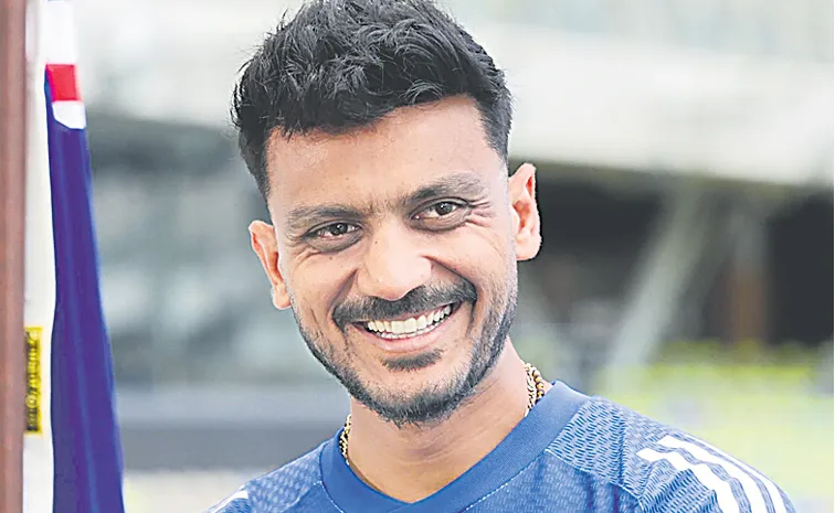 Axar Patel supports Shubman Gill