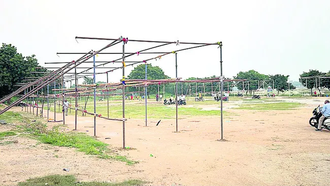టపాసుల దుకాణాలు సిద్ధం